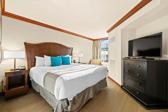6th Floor Fireplace Suite