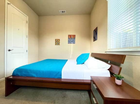 One Story, Pet & Family Friendly, Fireplace