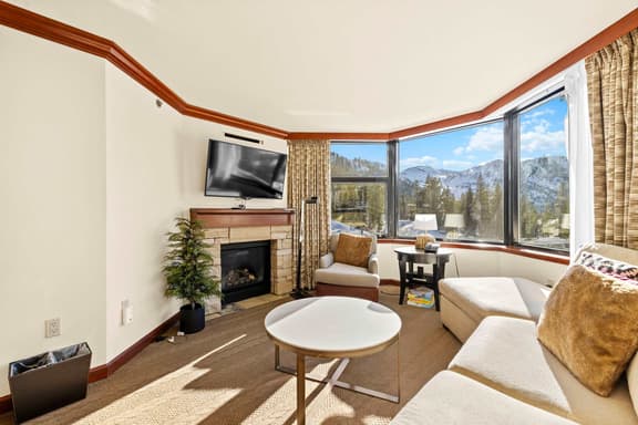Everline Resort & Spa- 8 Person Suite