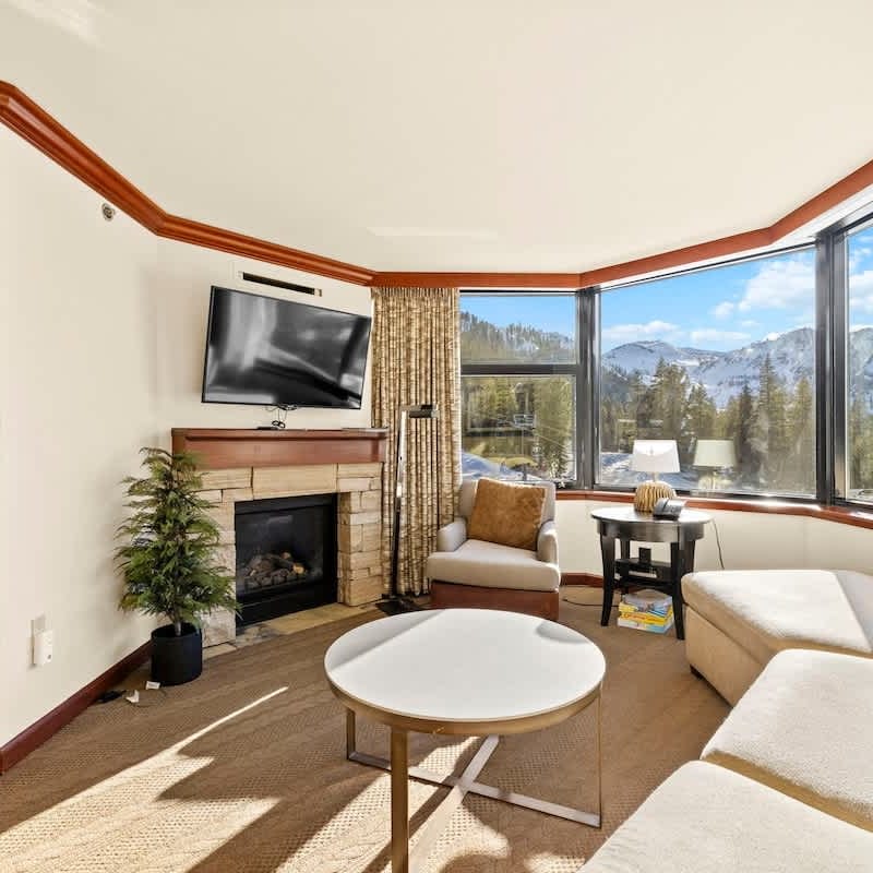 6th Floor Mountain View Room - Fireplace Suite